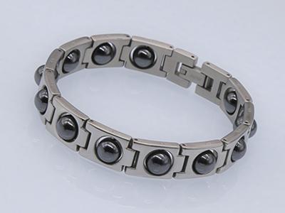 S279 - Edelstahl Magnetarmband mit schwarzen Magnetkugeln
