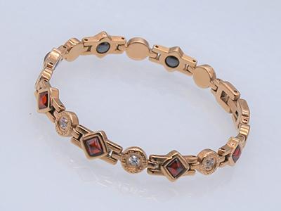 S1064 - Edelstahl Magnetarmband mit Roten Rhombus Kristall