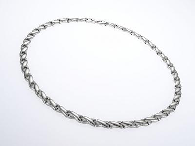 SN063 - Magnet Halskette mit silbernem Look